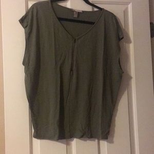 Olive colored top with zipper